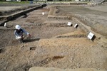平安京で初めて出土した羅城の土壇跡。九条大路の側溝や路面も初めて見つかった