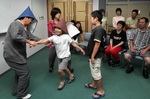 手話劇のけいこ風景。「原爆の怖さを伝えたい」と、見やすい手話と演技を工夫している