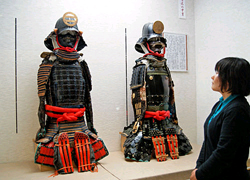 西岡の武士文化の名残を示す品として貴重な江戸期制作の甲冑