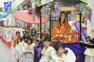 tosaichijo-kugegyoretsu-fujimatsuri.jpg